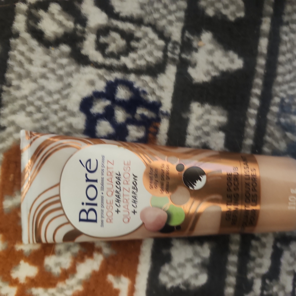 COPY - FREE AD ON WHEN YOU BUNDLE 2 ITEMS Bioré Rose Quartz + Charcoal Cleanser